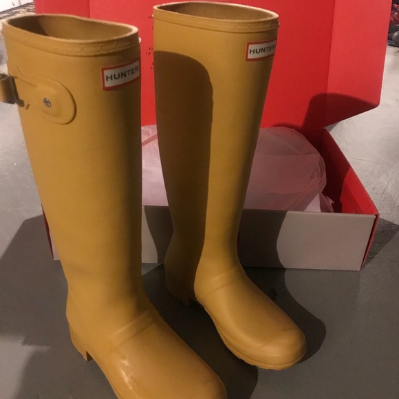 Yellow (Fennel) Tall Hunter Boots - Picture 2 of 5